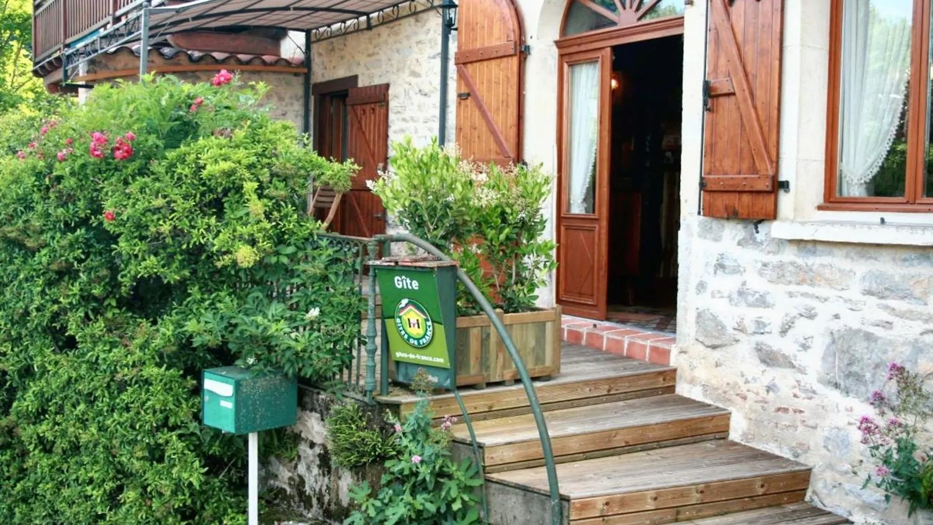 別荘 Maison Charmante A Milhars Avec Terrasse Et Vue Sur La Ville